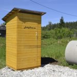 Красивый качественный деревянный дачный туалет от EnkiFirm