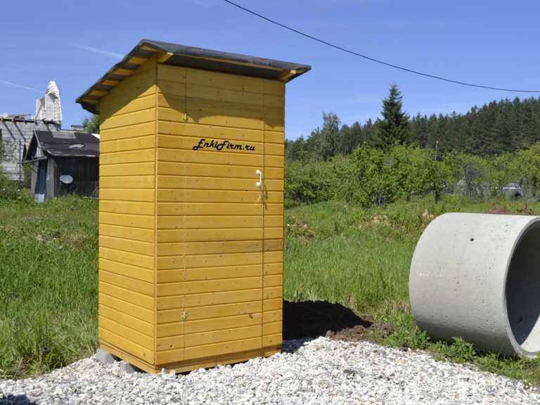 Красивый качественный деревянный дачный туалет от EnkiFirm