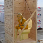Девушка в деревянном туалете от EnkiFirm